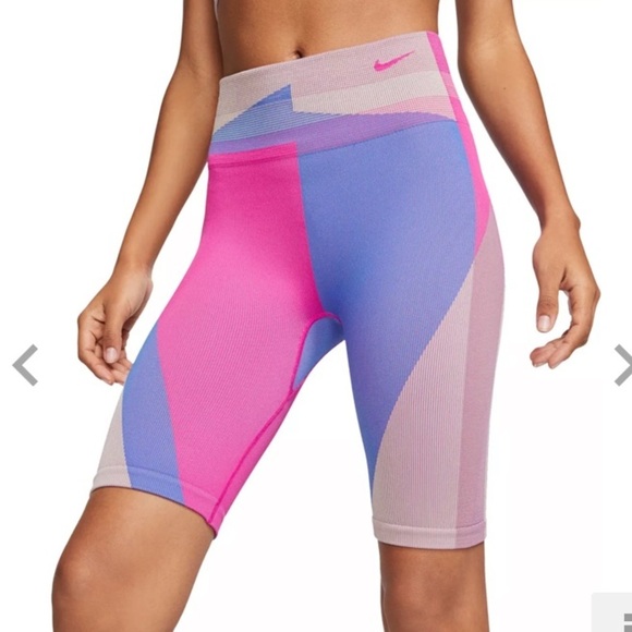 NIKE size XS icon clash seamless 8” training shorts